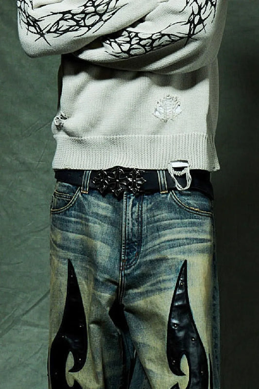 【SUPPLIER】 Triple Cross Buckle Belt モデル着用画像。