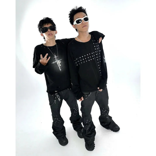 Trapper Club Hell Spine Long Sleeve Tee ブラック メタルチャームプリント ロンT 男性モデルペア着用全身カット