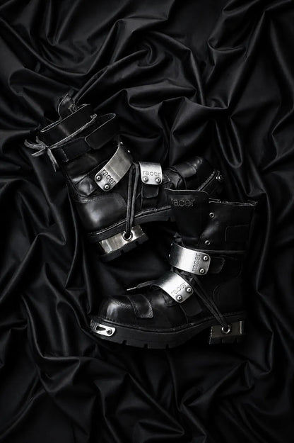 Racer x New Rock Leather Boots。racerの刻印入りメタルカバーと重厚なソールが特徴の、ハンドメイド・ブラックレザーブーツ。
