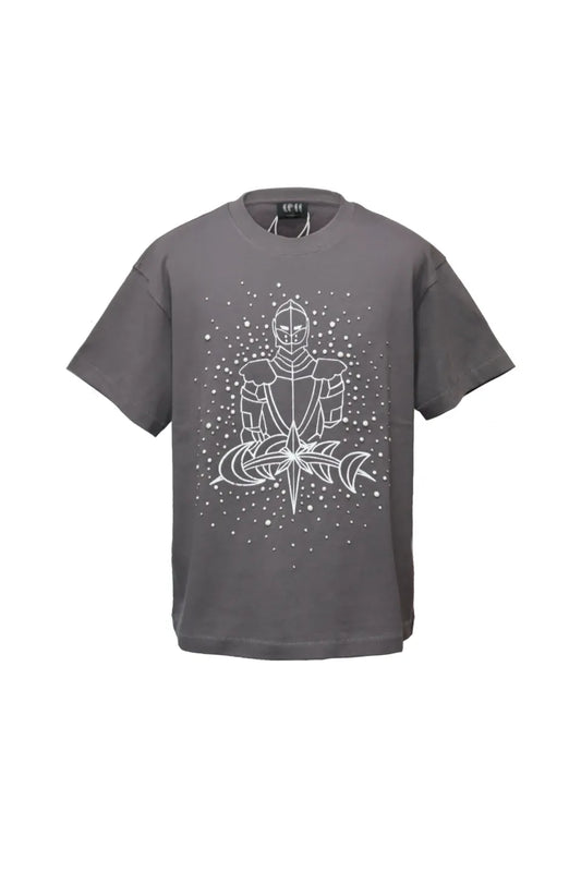 LUMINOUS DAWN SKETCH KNIGHT TEE - CHACOLEの前面画像。騎士のプリントとパールが付けられたTシャツ。