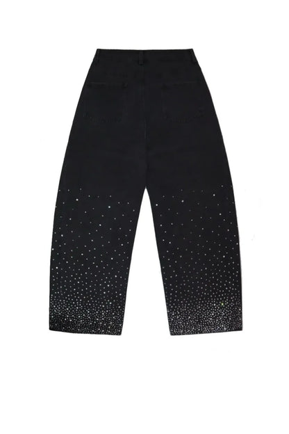 Diamond-Splattered Wide-Leg Pantsの背面カット。前面とは対照的に、裾部分にのみラインストーンが散りばめられた遊び心のあるデザイン。