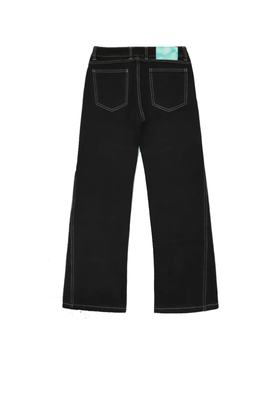 Long Button-Down Laser-Cut Jeansの背面。右腰の鮮やかなブルーグリーンのパッチと、美しいフレアシルエットが特徴。