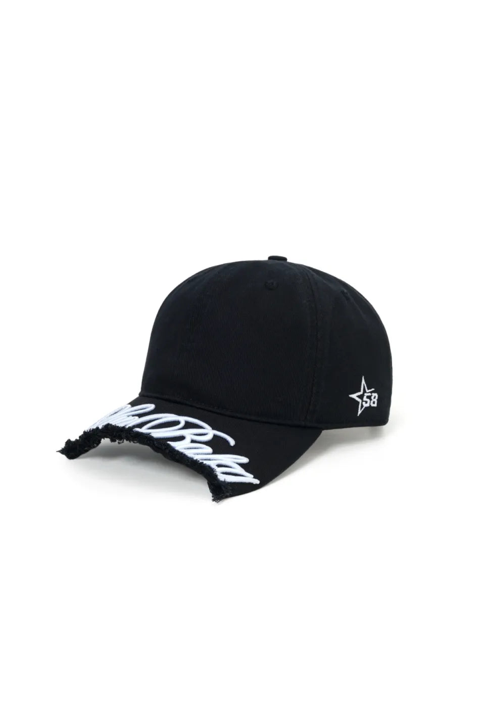 SupBaby by SUPPLIERの6パネルキャップ（BLACK）。ツバの先端が切りっぱなしのフリンジ状になっており、白いブランドロゴ立体刺繍がツバごと切り取られたようなデザインの斜めビュー。サイドに星型の刺繍入り。