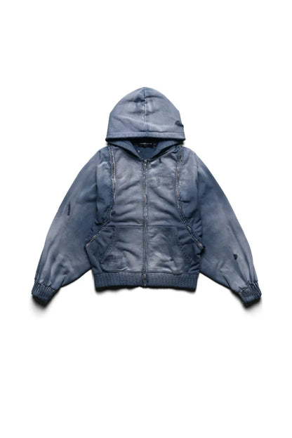 Racer WorldwideのBat Wing Hoodieの袖を閉じた通常状態。計算されたショート丈のクロップドフィットと、カンガルーポケット、全体のヴィンテージな色褪せ感が渋いジップパーカーの平置き写真。