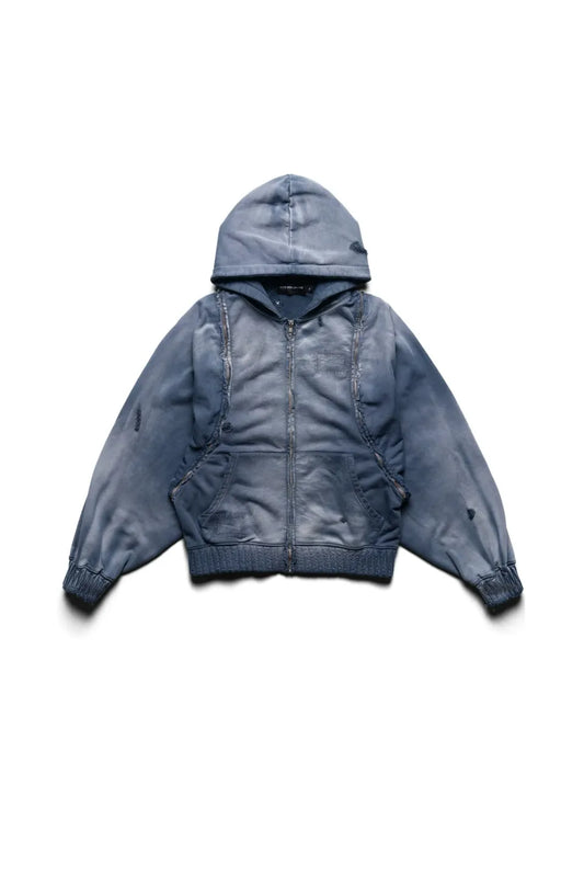 Racer WorldwideのBat Wing Hoodieの袖を閉じた通常状態。計算されたショート丈のクロップドフィットと、カンガルーポケット、全体のヴィンテージな色褪せ感が渋いジップパーカーの平置き写真。