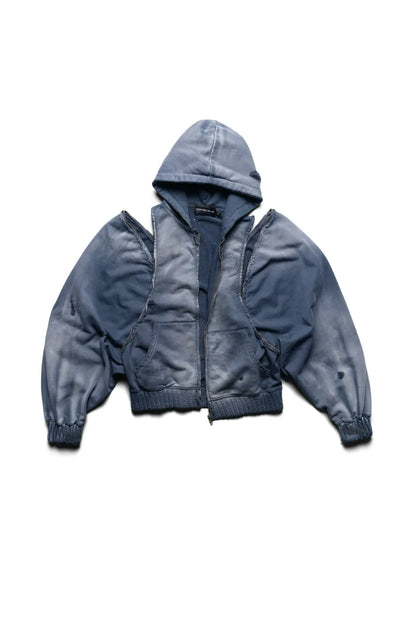 Racer WorldwideのBat Wing Hoodieのバックビュー。肩まわりの切り替えジップ構造と、フェード感のある独特な色落ち、背面のミニマルなダメージ加工が引き立つバックスタイル。