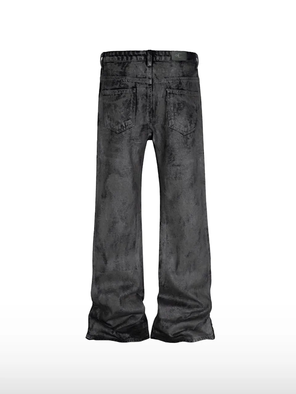 ： DistopionのCarbon Jeansのバックビュー。伝統的な5ポケットの配置と、ウエスト右側に配されたブランドロゴ入りのブラックレザーパッチ、全体の美しいフェード感が際立つ後ろ姿。