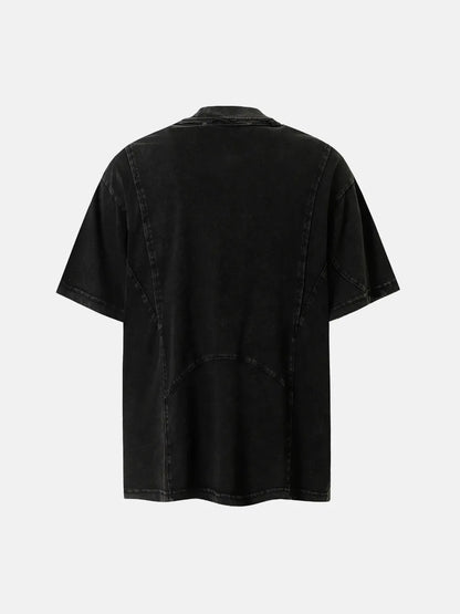 DistopionのCutout Collar Tee（ブラック）のバックビュー。背面上部から裾にかけて施された立体的なカッティング切り替えステッチと、ドロップショルダーのシルエットが際立つ後ろ姿。