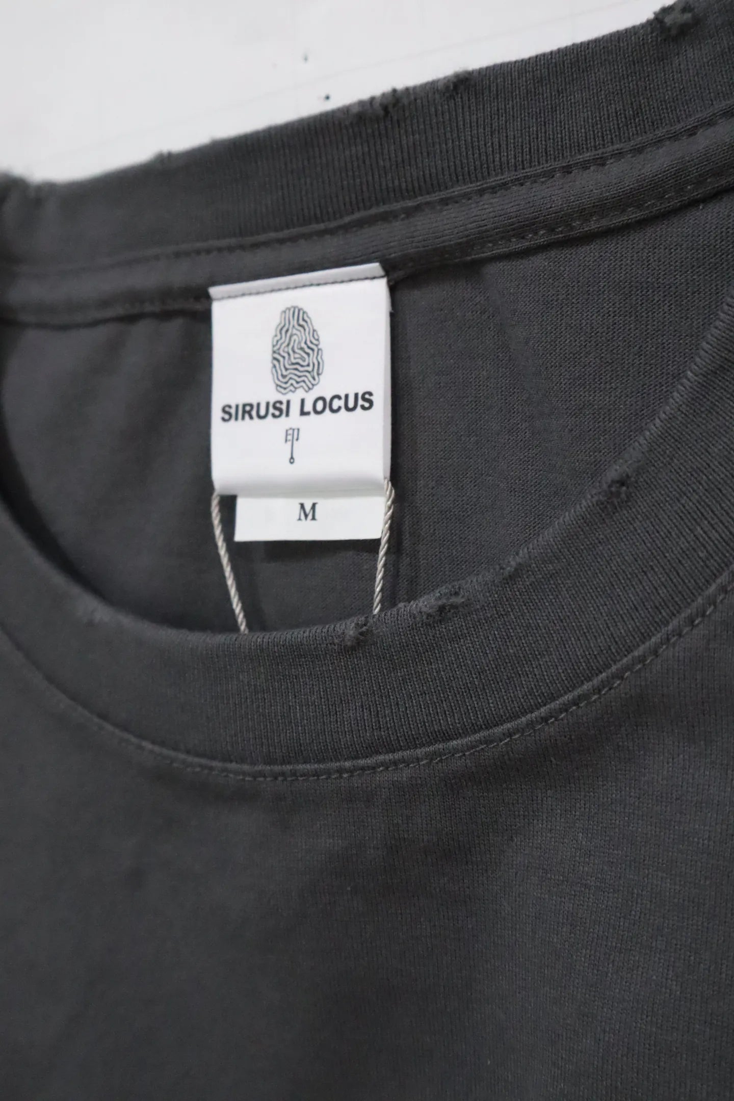 SIRUSI LOGOTYPE HALFTONE S/S Tee - SUMI