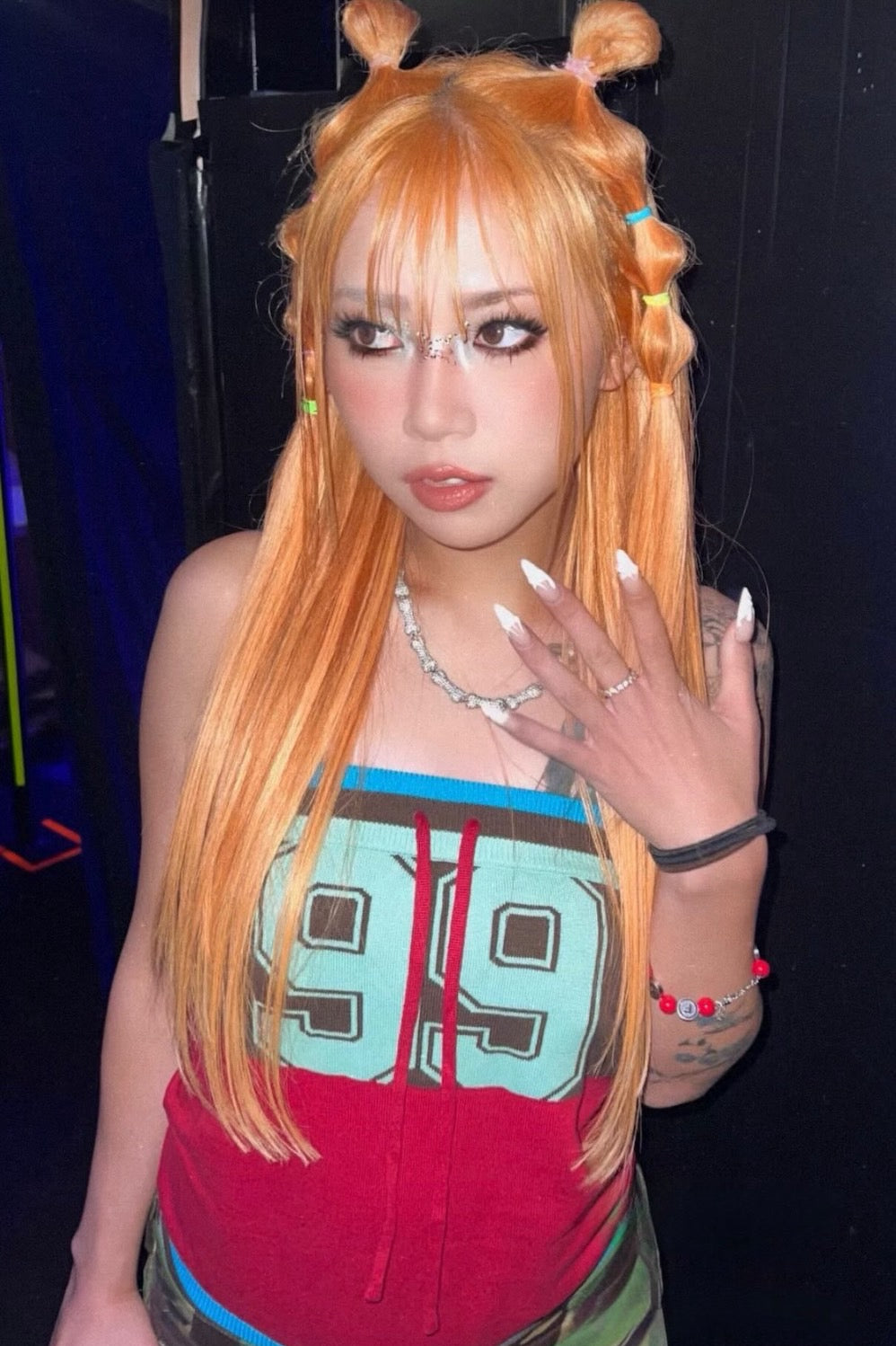 ラッパーの7さんの$ole onlyのBone Chain Necklace着用画像。