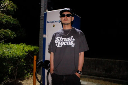 SIRUSI LOGOTYPE HALFTONE S/S Tee - SUMI