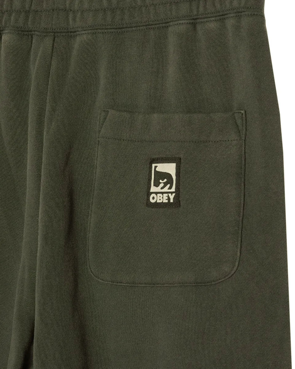 OBEY POST SWEATPANT ダスティブラックオリーブのバックポケットアップ画像。