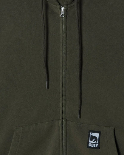 OBEY POST ZIP HOOD ダスティブラックオリーブの胸元・ポケットアップ画像。