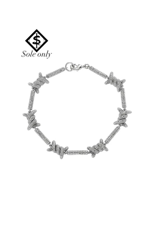 $ole only Barbed Wire Motif Bracelet - Silver。有刺鉄線の造形に特別カットのジルコニアを散りばめた、エッジの効いたシルバーブレスレット。