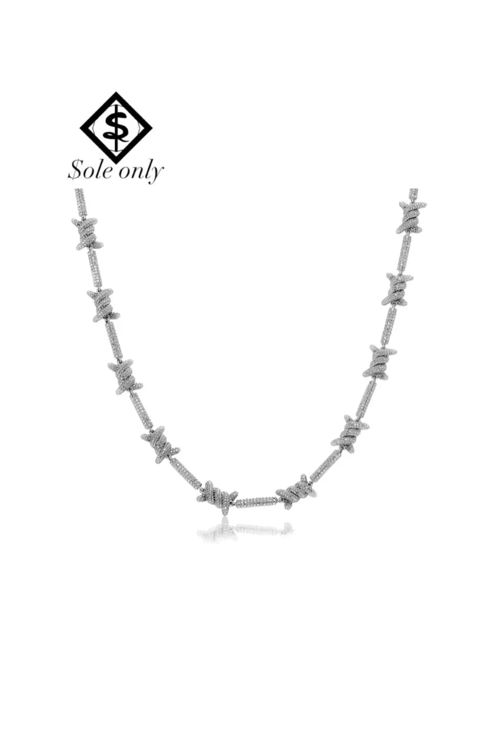 $ole only Barbed Wire Motif Necklace。有刺鉄線のコマが連なる独創的なデザインと、特別カットのジルコニアが放つ虹色の輝き。