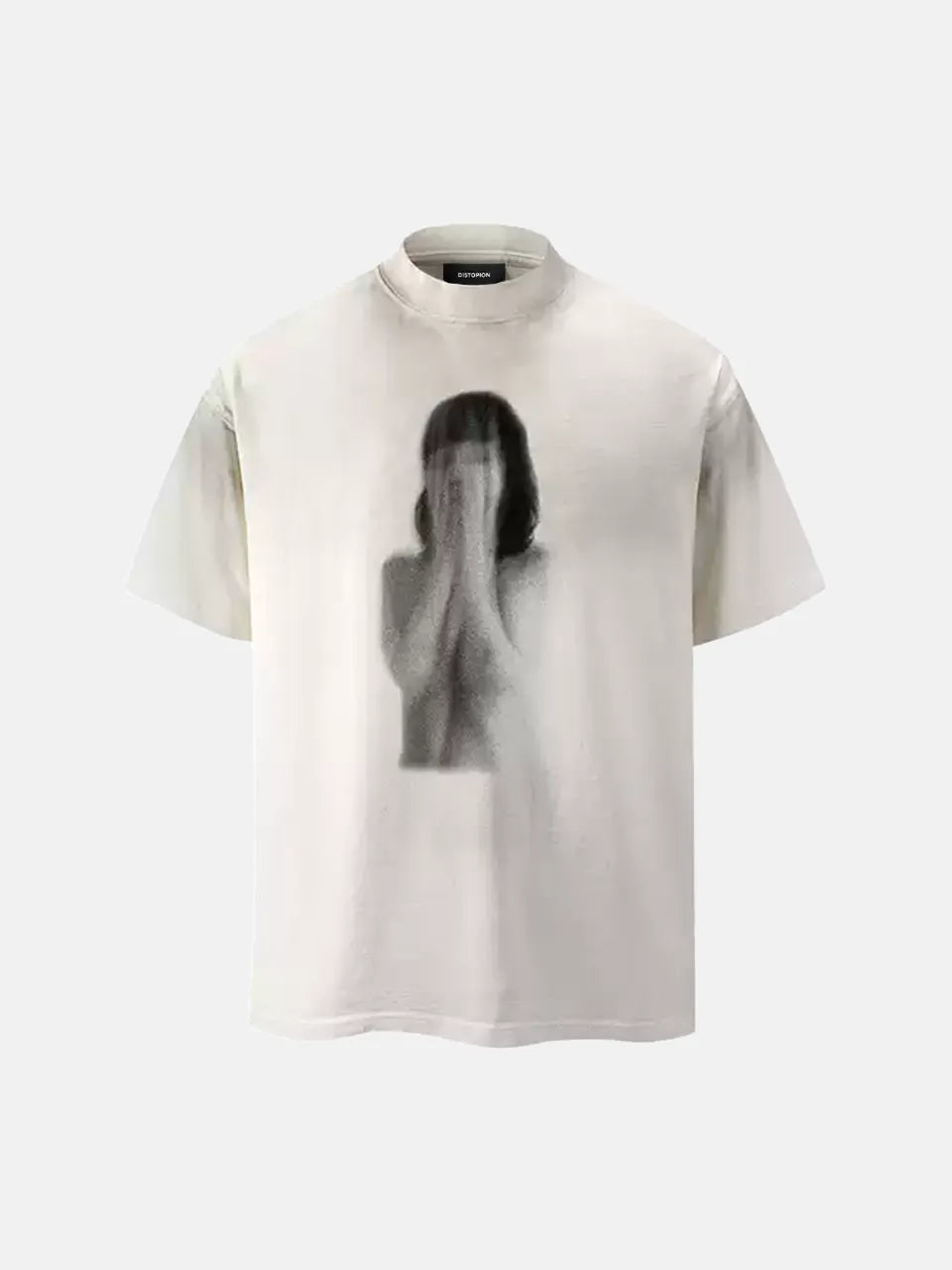 DistopionのSpectral Phantom Tee（ホワイト）。顔を覆った人物のグラフィックが黒くボカされてプリントされた、やや生成りがかった白のルーズフィット・オーバーサイズTシャツのフロントビュー。