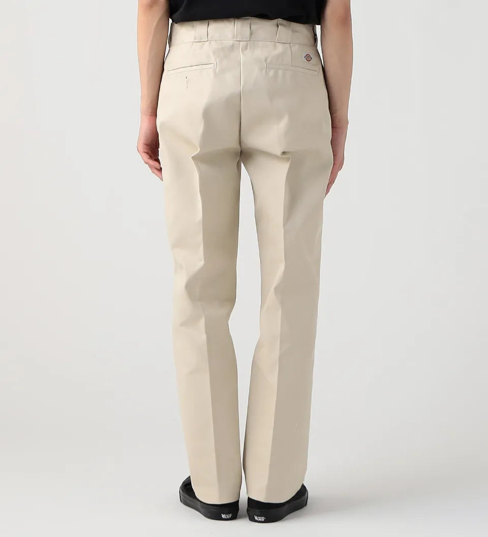 【DICKIES】 874 WORK PANTS （ベージュ） 背面全体着用画像