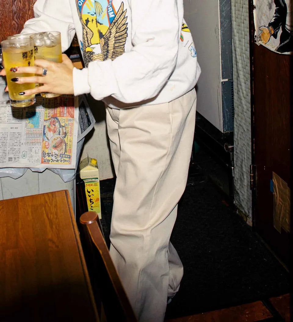 【DICKIES】 874 WORK PANTS （ベージュ） 側面スタイル着用画像