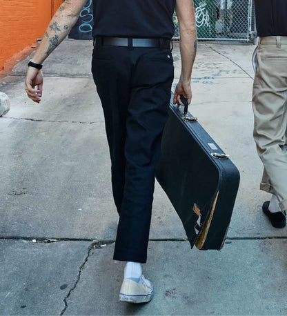【DICKIES】 874 WORK PANTS （ブラック） 歩行背面着用画像