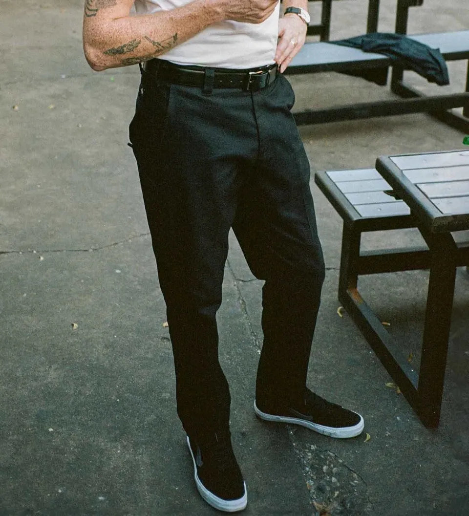 【DICKIES】 874 WORK PANTS （ブラック） 自然な立ち姿の着用画像