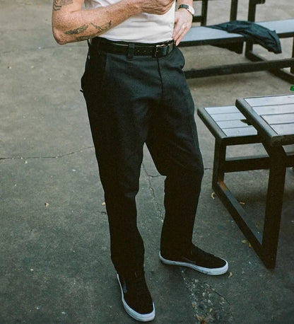 【DICKIES】 874 WORK PANTS （ブラック） 自然な立ち姿の着用画像