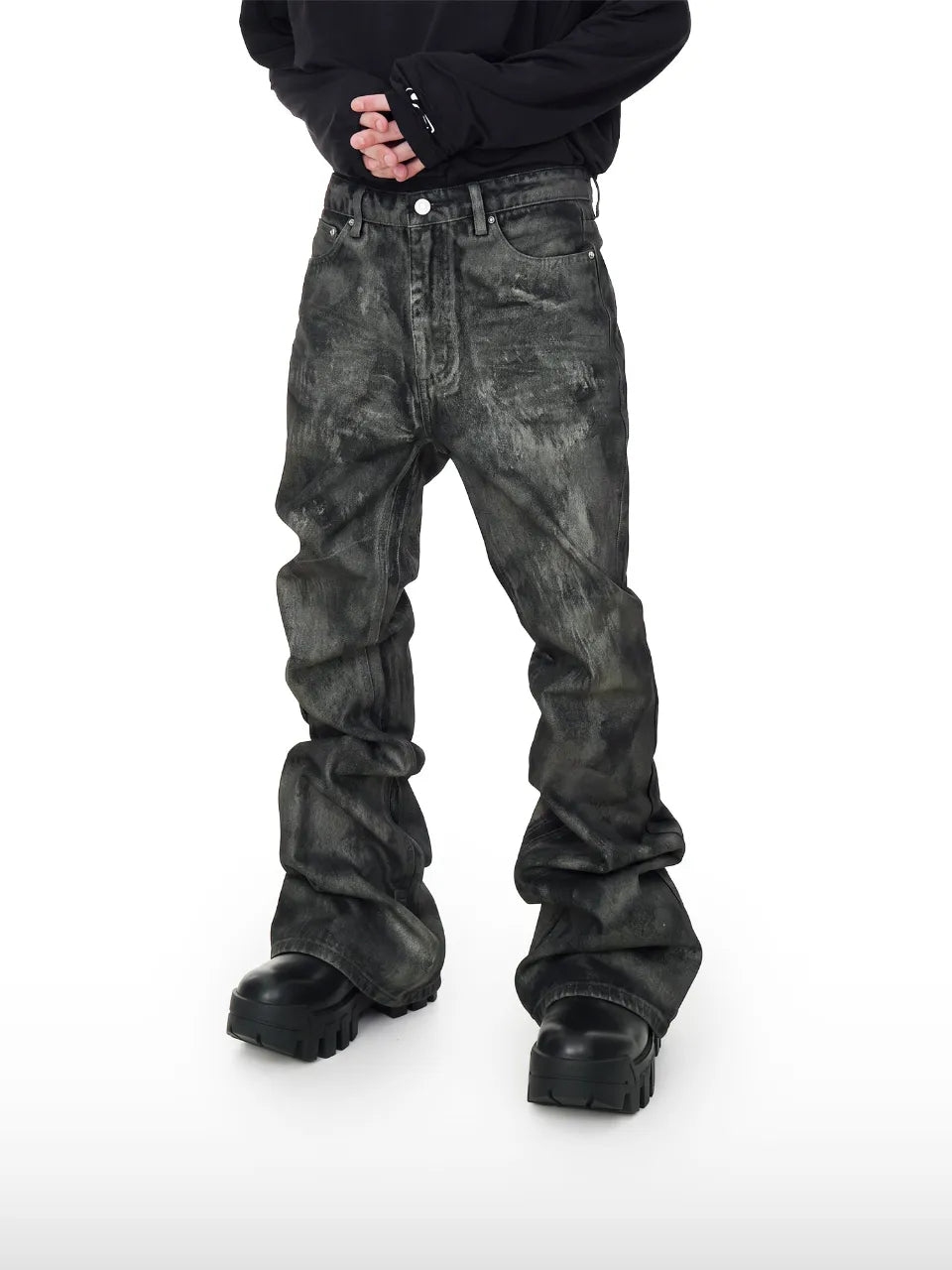 【DISTOPION】 Carbon Jeans （ブラック） 着用ルック 正面下半身