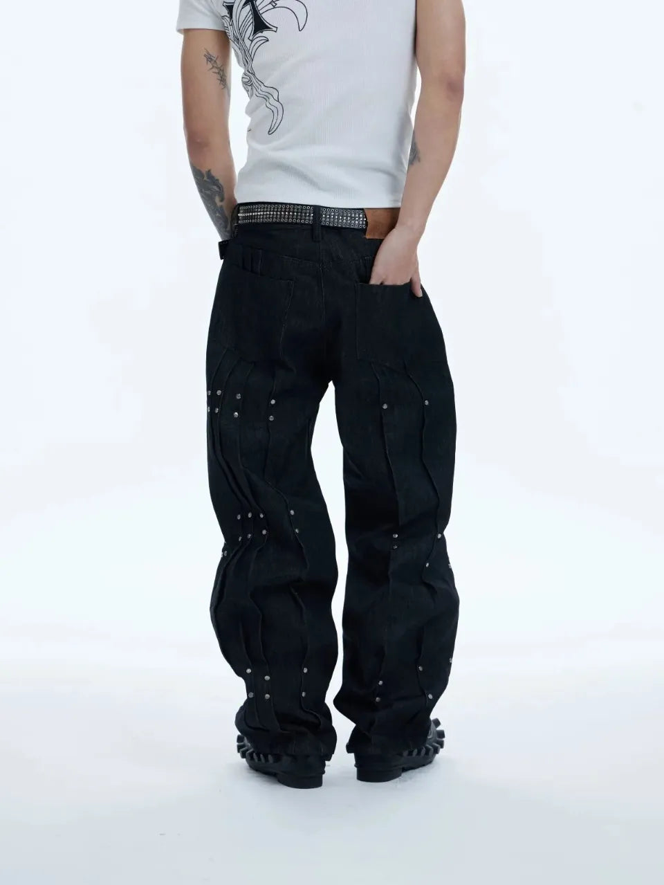 【DND4DES】 Riveted Pleated Denim 着用背面画像