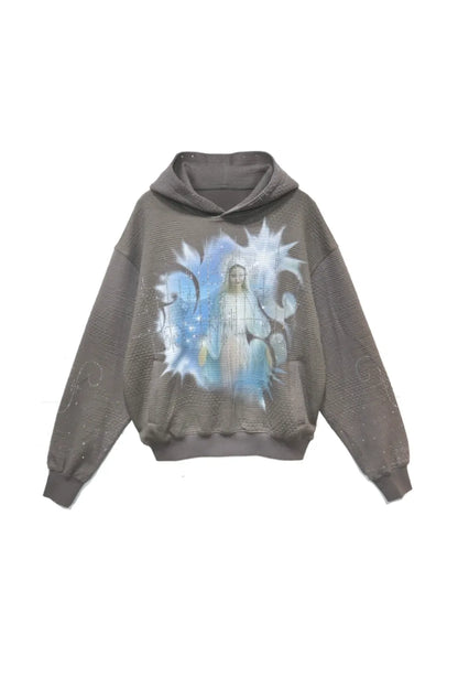 Our Lady Of The Hot Drill Sweater DND4DESのフロント正面画像。グレーのジャガードニット地に鮮やかなマリアグラフィックとラインストーンが煌めく、短丈ボックスシルエットのニットパーカー。