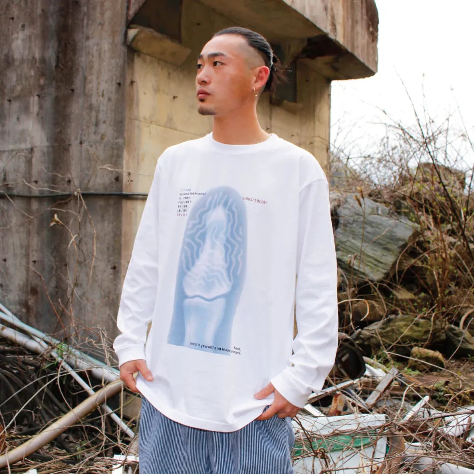 SECOND FINGER PRINT L/S TEE