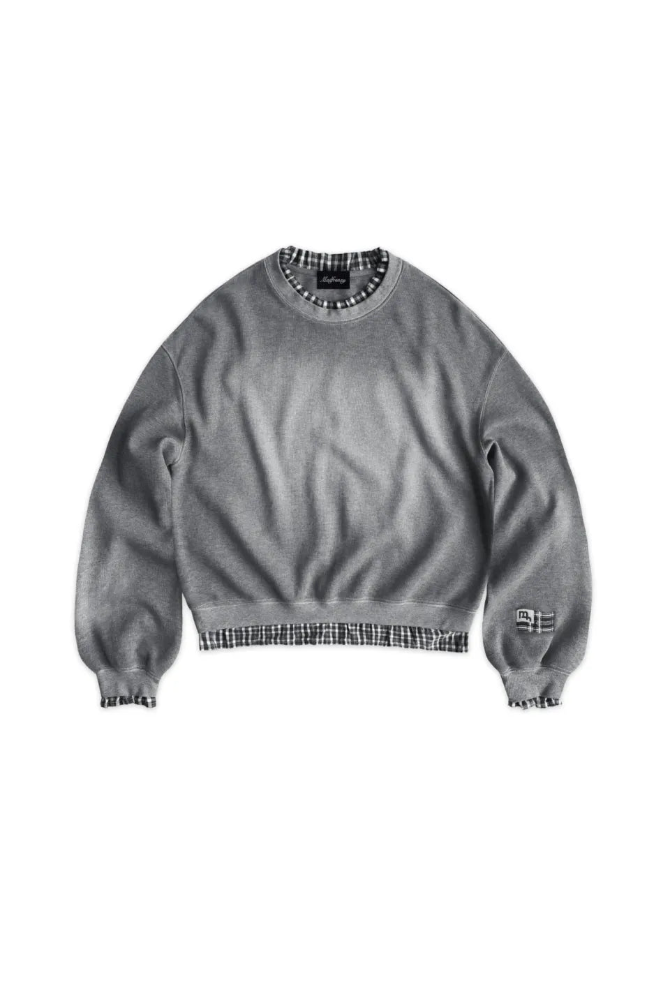 【MADFRENZY】 Layered Sweatshirt （グレー） 平置き正面画像。スプレー加工のグラデーションと首元・裾・袖口のチェック柄レイヤードトリムが特徴のクルーネックスウェット。