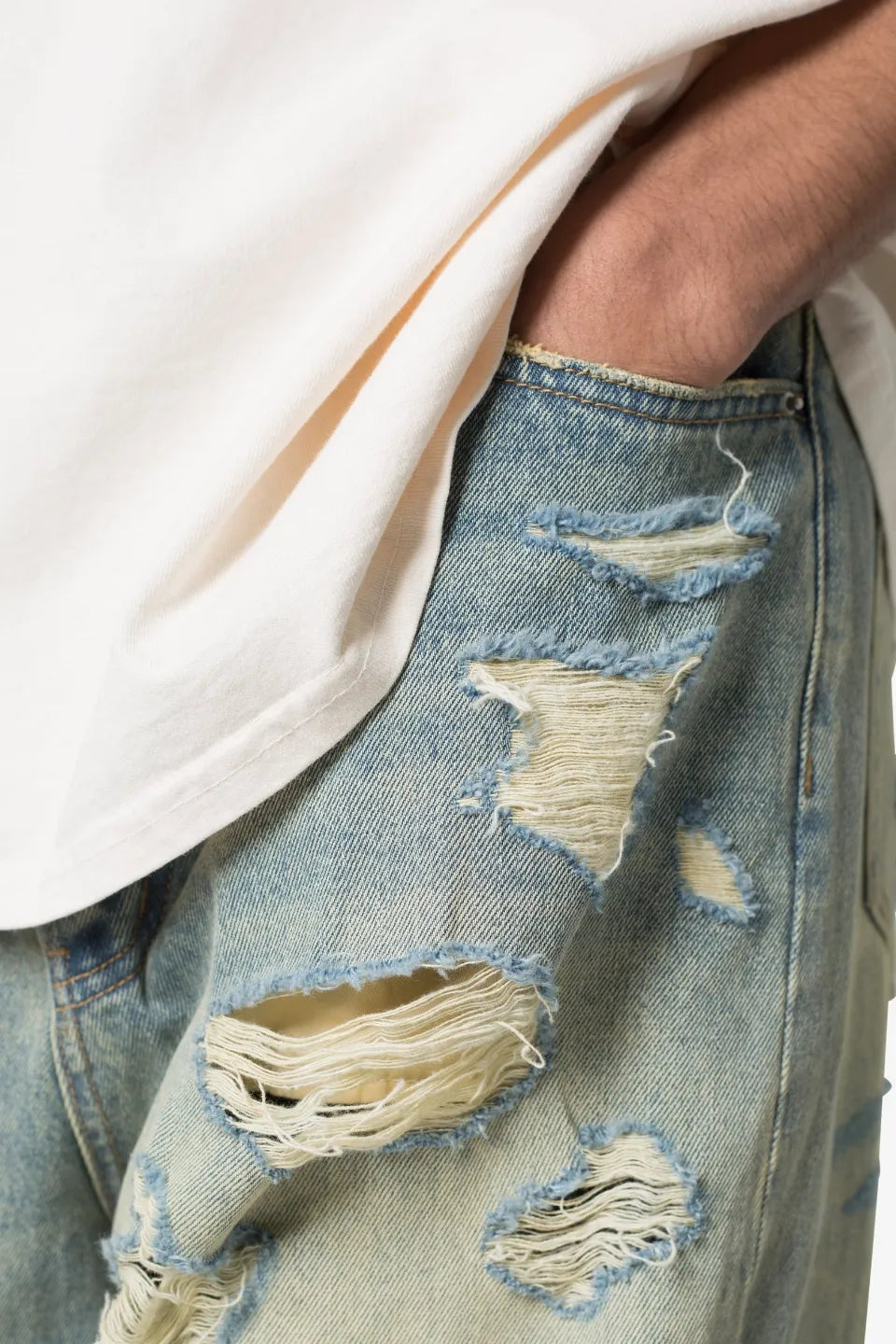 【MNML】 ULTRA BAGGY DISTRESSED DENIM （ブルー）ポケット部ダメージディテール画像