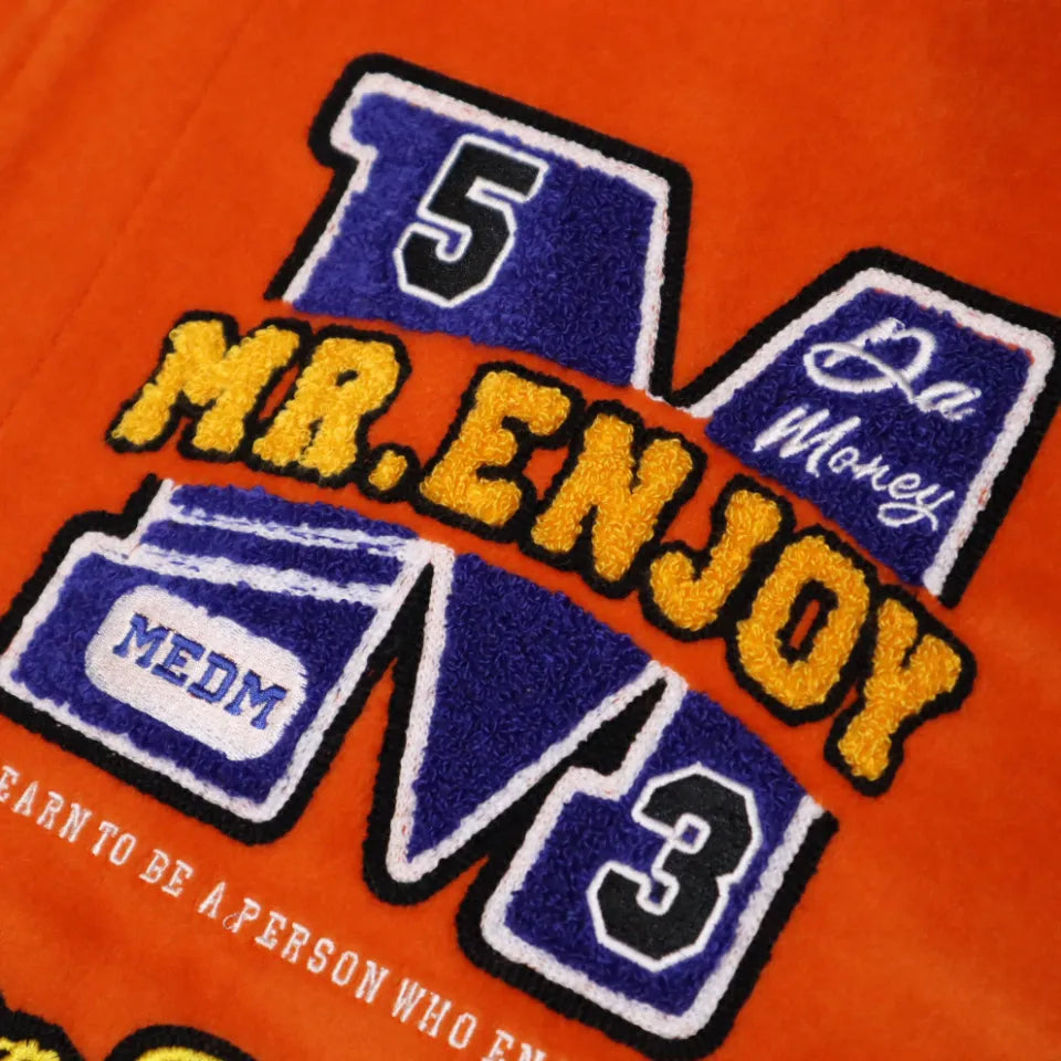【MR. ENJOY DA MONEY】 BASIC EMBROIDERED BASEBALL JERSEY（ORANGE） 右胸ロゴワッペンディテール画像