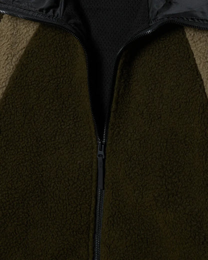 ALTA FLEECE JACKET OBEYのロジンマルチカラーフロントジップ開放画像。ブラックの総裏地とジップ部分のディテール。