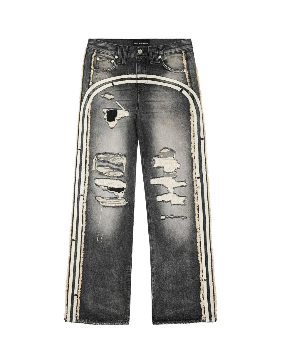 Track Jeans Racer Worldwideのブラックカラー平置き正面画像。フロントのトラックラインと膝周りの大胆なダメージ加工が特徴的なルーズデニムパンツ。