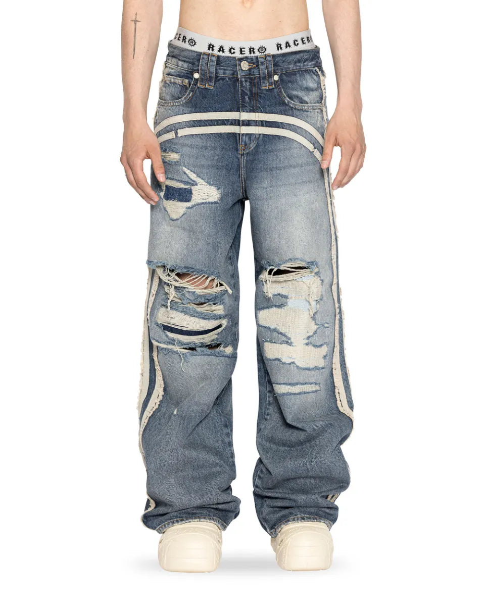 Track Jeans Racer Worldwideのインディゴブルーカラー着用フロント正面画像。ストリート感溢れる色落ちとハードなクラッシュ加工の着用イメージ。