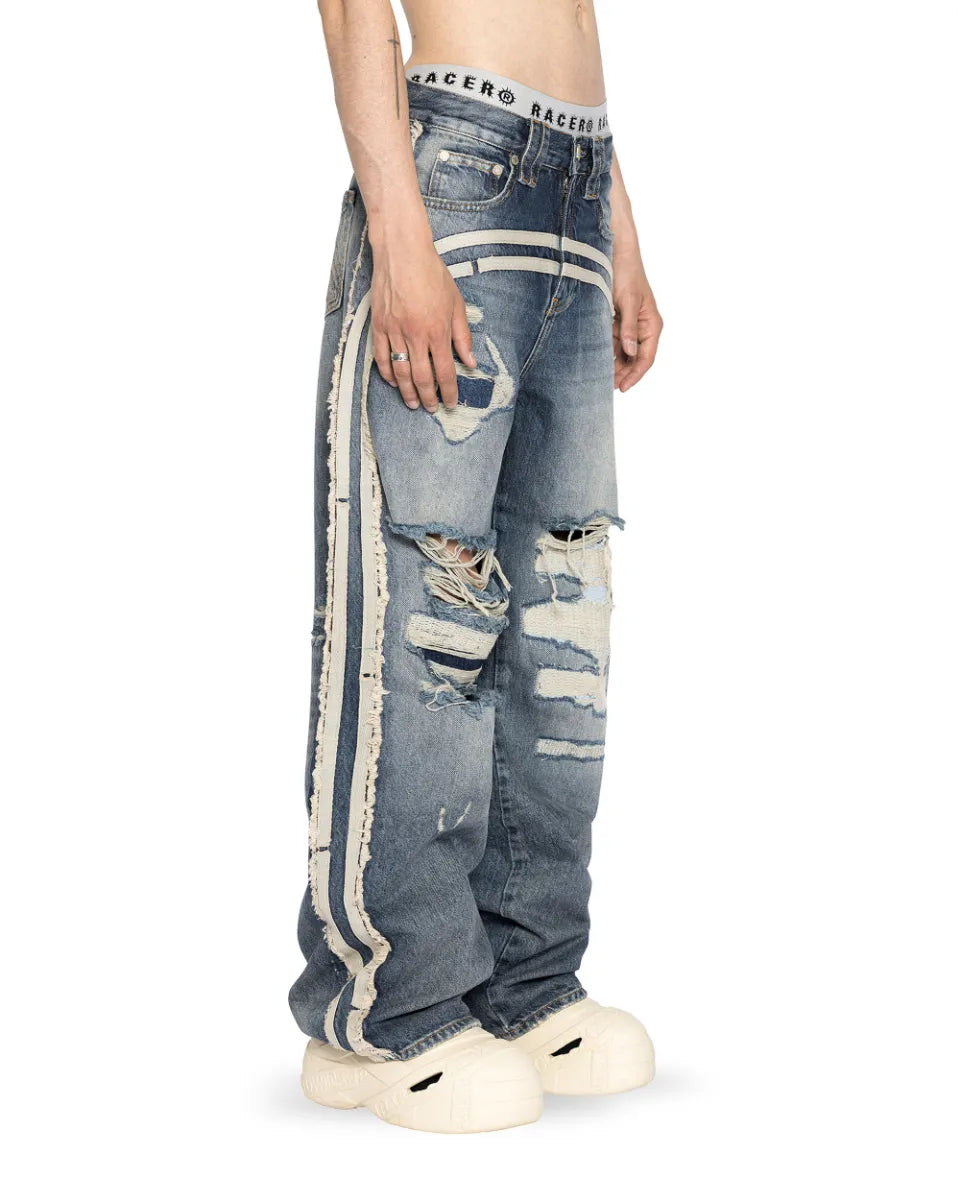Track Jeans Racer Worldwideのインディゴブルーカラー着用サイドスタイル画像。立体的な太さとサイドのラインデザイン。