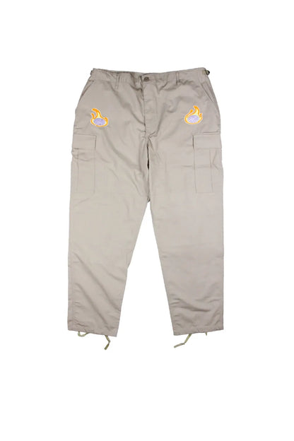 【SIRUSI LOCUS】 SIRUSI FLAME BDU TROUSERS （ベージュ） フレイムワッペン カーゴパンツ 平置き正面