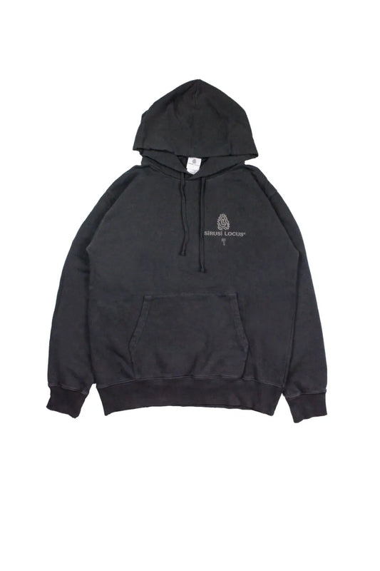 【SIRUSI LOCUS】 SIRUSI LOGO PIGMENT HOODIE （ダークグレー） ピグメント加工 ダメージパーカー 平置き正面