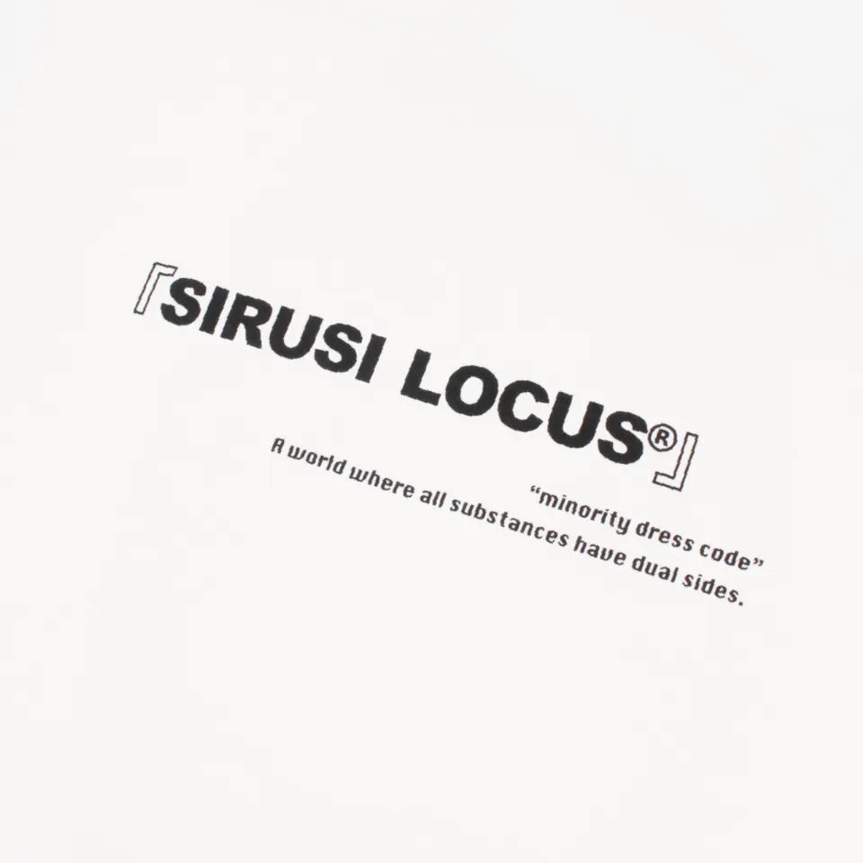 【SIRUSI LOCUS】 SECOND FINGER PRINT L/S TEE ホワイト バックロゴ＆メッセージテキストプリント ディテール