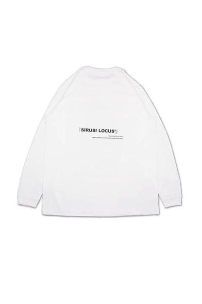 【SIRUSI LOCUS】 SECOND FINGER PRINT L/S TEE  ホワイト バックロゴ・タイポグラフィプリント 平置き背面