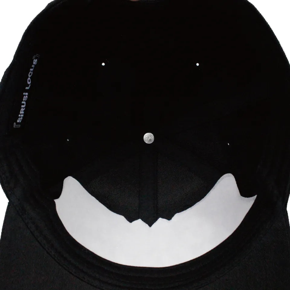 IRUSI LOCUS SIRUSI LOGOTYPE CAP ブラック 3D刺繍ロゴ スナップバックキャップ 裏側のディテール
