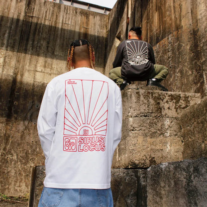 SIRUSI LOCUS SIRUSI WAKE UP JAPANESE L/S TEE ホワイト＆ダークグレー 男性2名のモデルバックショットスタイリングカット