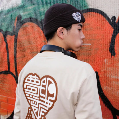 【SIRUSI LOCUS】 夢印愛者 L/S TEE （ベージュ） 男性モデル 180cm XLサイズ着用背面