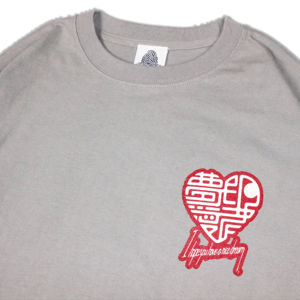 【SIRUSI LOCUS】 夢印愛者 L/S TEE （グレー） 胸元ハート印鑑プリント ディテール