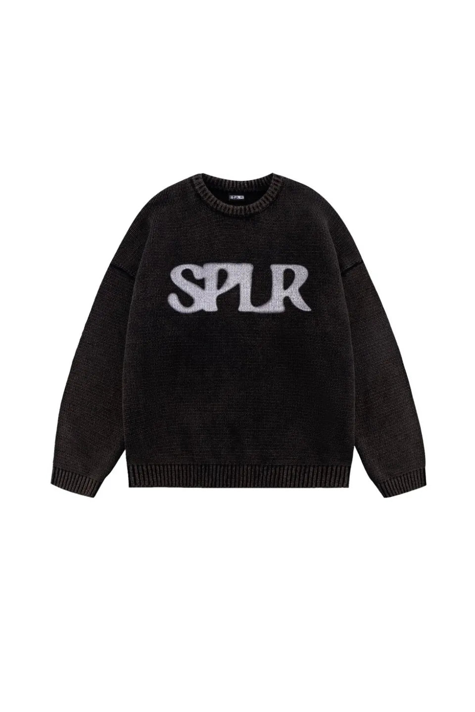 Dust Washed Crew Knit SPLRのブラックカラー平置き正面画像。フェード感のあるダストウォッシュ加工とフロントロゴ。