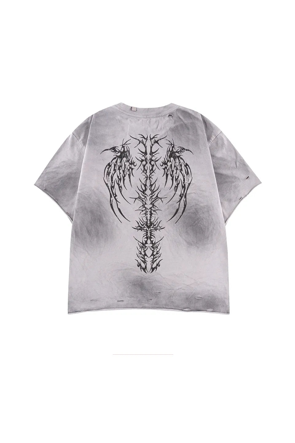 Pierced Tribal Bones Tee - Gray の背面。ボーン（骨）とトライバルを融合させた、鋭利なバックグラフィックデザイン。