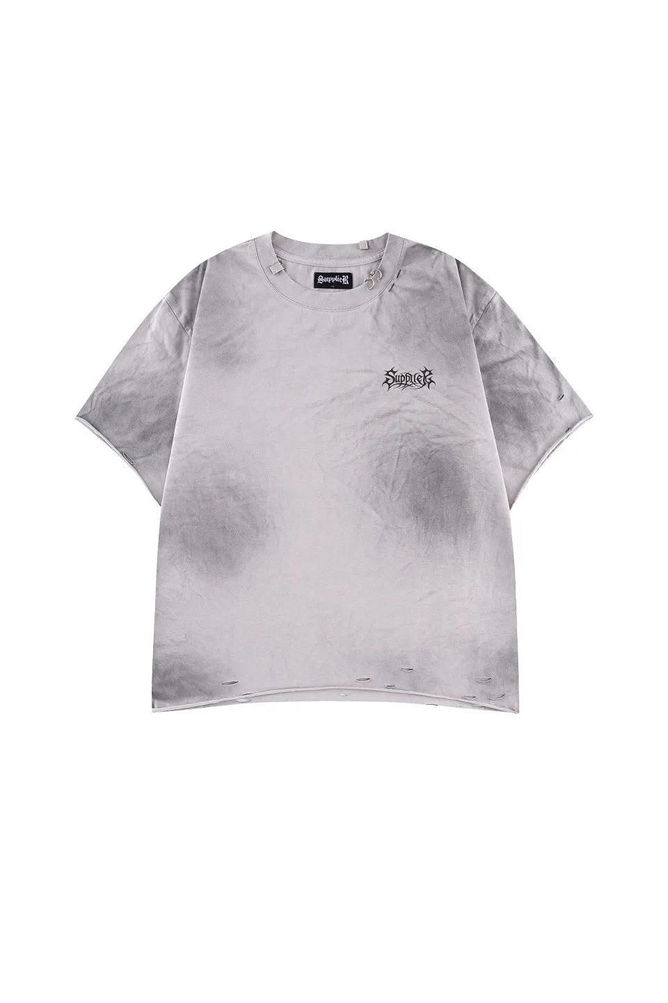 Pierced Tribal Bones Tee - Gray の正面。フェード加工されたボディ、首元のピアスとプレート装飾、切りっぱなしの裾が確認できるカット。