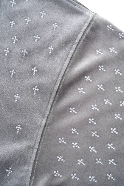 【SUPPLIER】 Micro Cross Rhinestone Velour Zip Hoodie（グレー） 肩周り・袖ラインストーン配置詳細画像