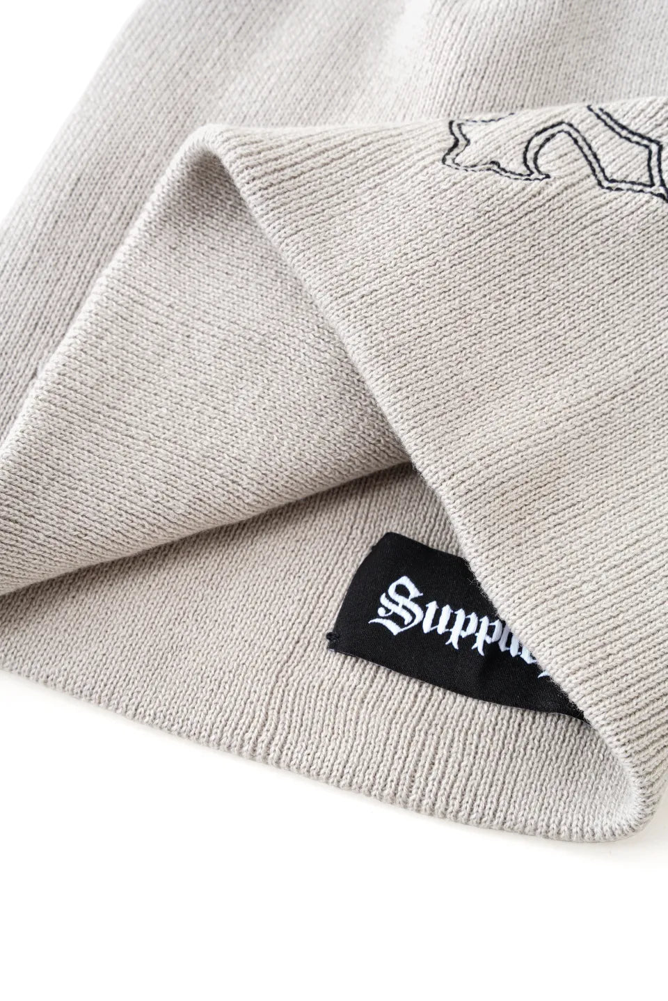 SUPPLIER ビーニー ホワイト 内側オールドイングリッシュブランドロゴタグディテール
