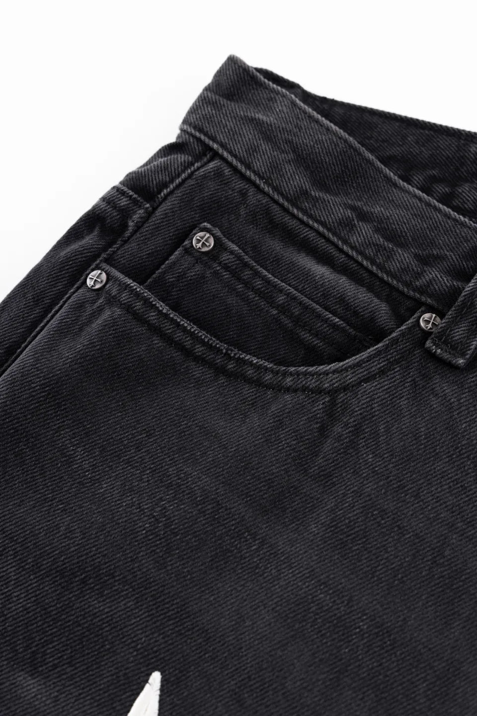 【SUPPLIER】 Studs Tribal Leather Patch Curve Denim フロントポケット・リベットスタッズディテール画像
